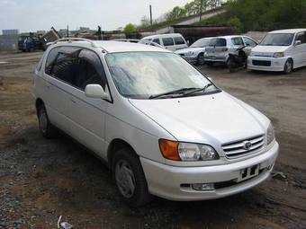 2000 Toyota Ipsum