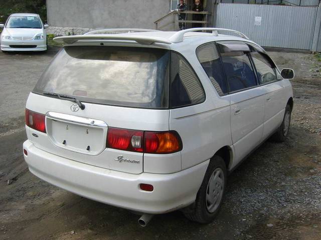 2000 Toyota Ipsum