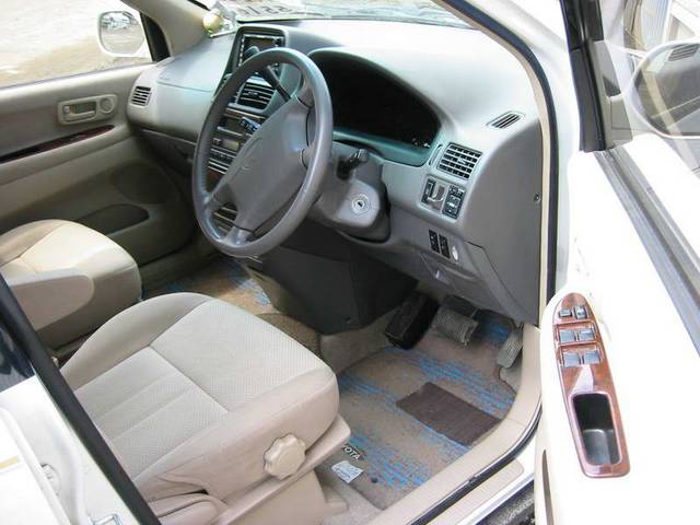 2000 Toyota Ipsum