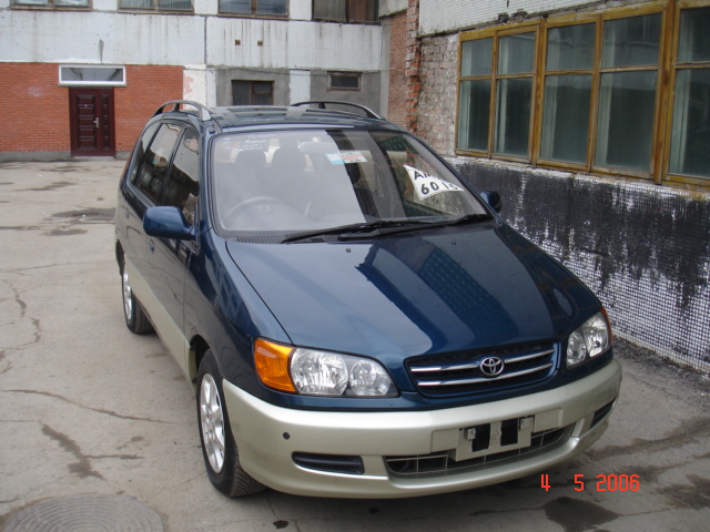 2000 Toyota Ipsum