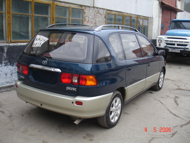 2000 Toyota Ipsum