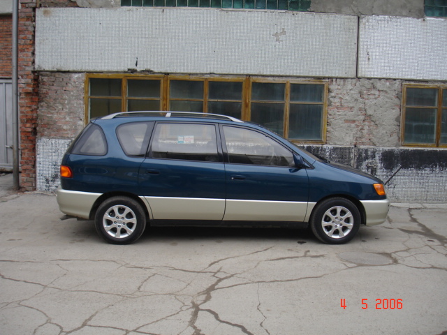 2000 Toyota Ipsum