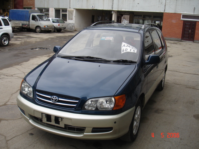 2000 Toyota Ipsum