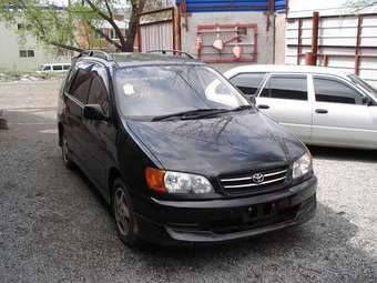 2000 Toyota Ipsum