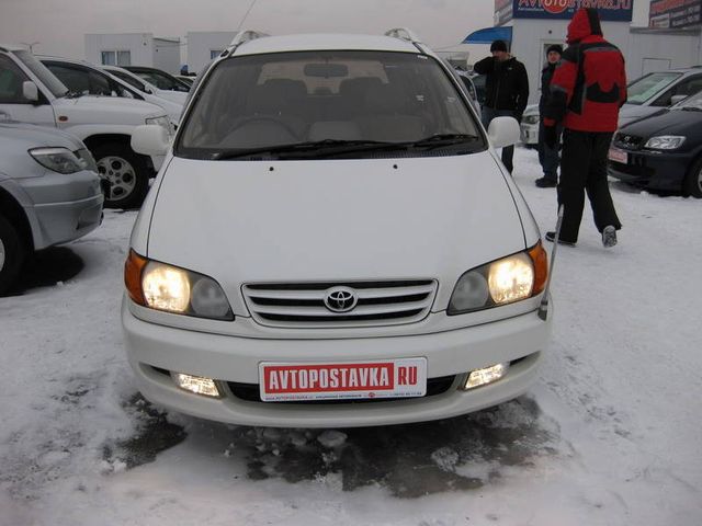2000 Toyota Ipsum