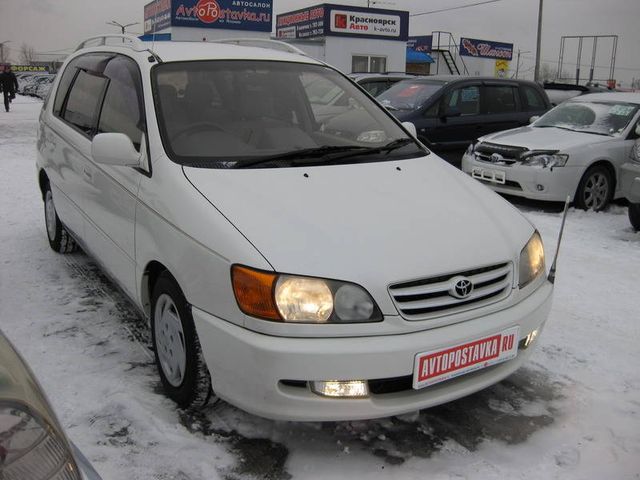 2000 Toyota Ipsum