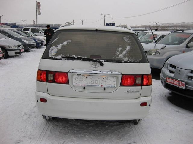 2000 Toyota Ipsum