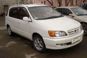 2000 Toyota Ipsum