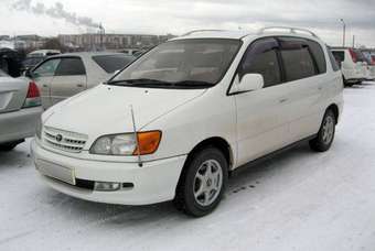 2000 Toyota Ipsum