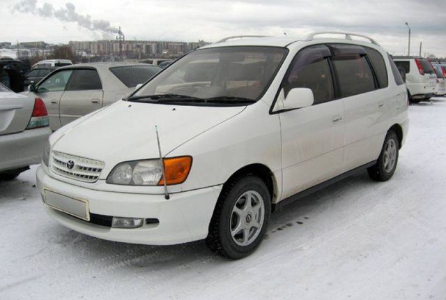 2000 Toyota Ipsum