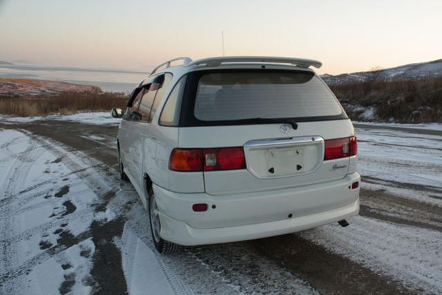 2000 Toyota Ipsum