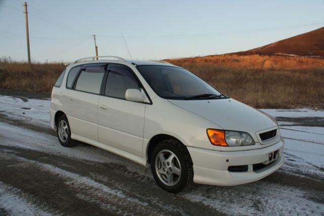 2000 Toyota Ipsum