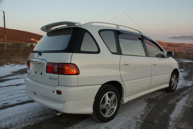 2000 Toyota Ipsum