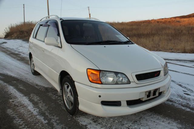 2000 Toyota Ipsum