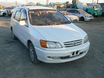 2000 Toyota Ipsum