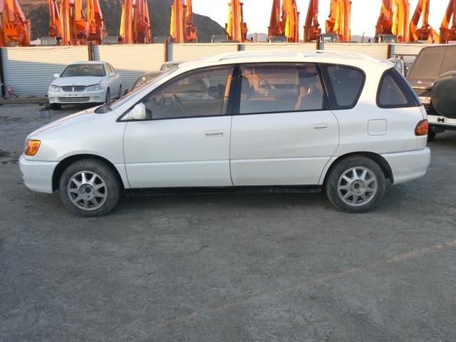 2000 Toyota Ipsum