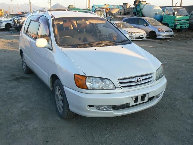 2000 Toyota Ipsum