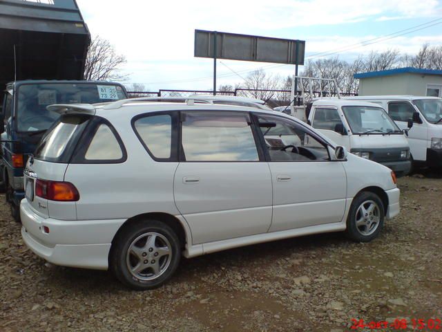 2000 Toyota Ipsum
