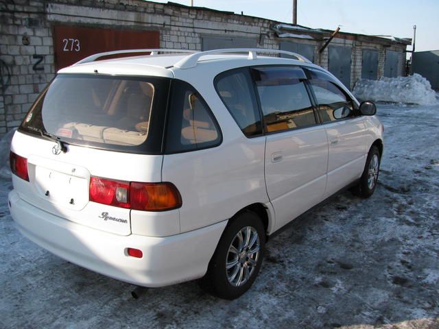 2000 Toyota Ipsum