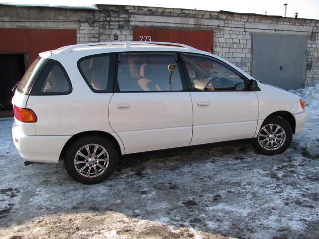 2000 Toyota Ipsum