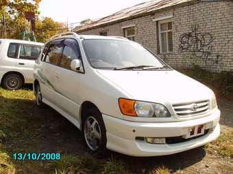 2000 Toyota Ipsum