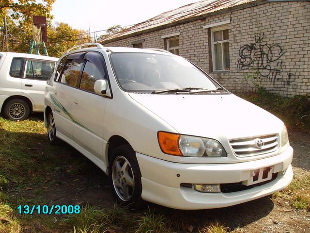 2000 Toyota Ipsum