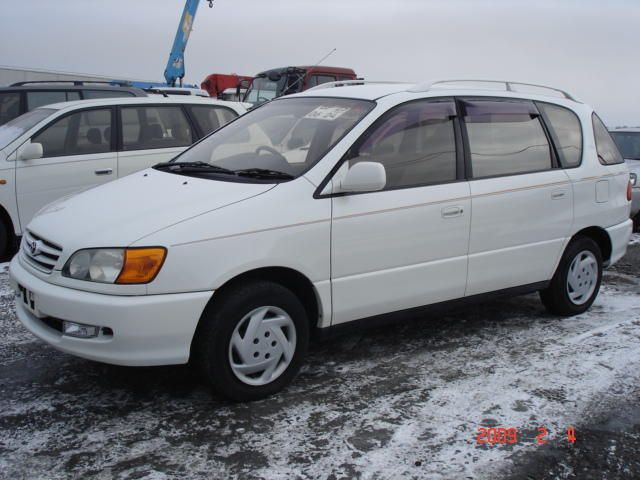 2000 Toyota Ipsum