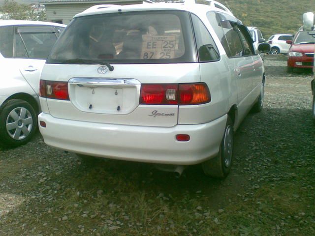 2000 Toyota Ipsum