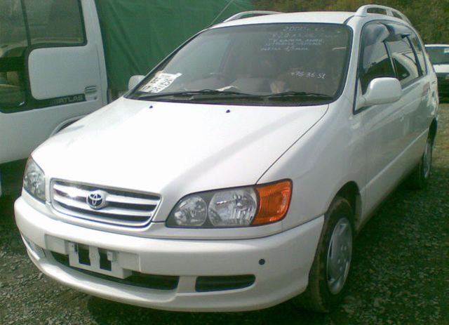 2000 Toyota Ipsum