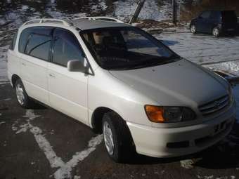 2000 Toyota Ipsum