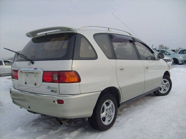 2000 Toyota Ipsum