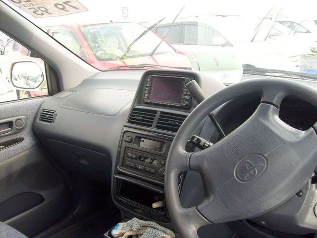 2000 Toyota Ipsum