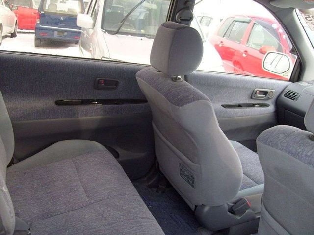 2000 Toyota Ipsum