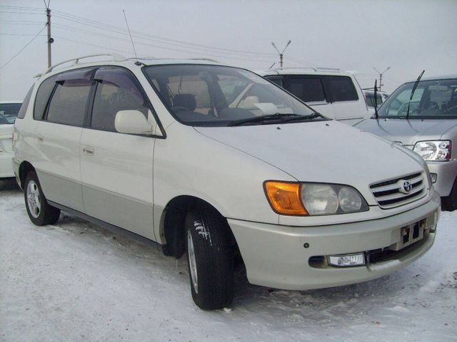 2000 Toyota Ipsum