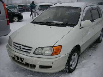 2000 Toyota Ipsum