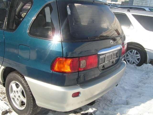 2000 Toyota Ipsum