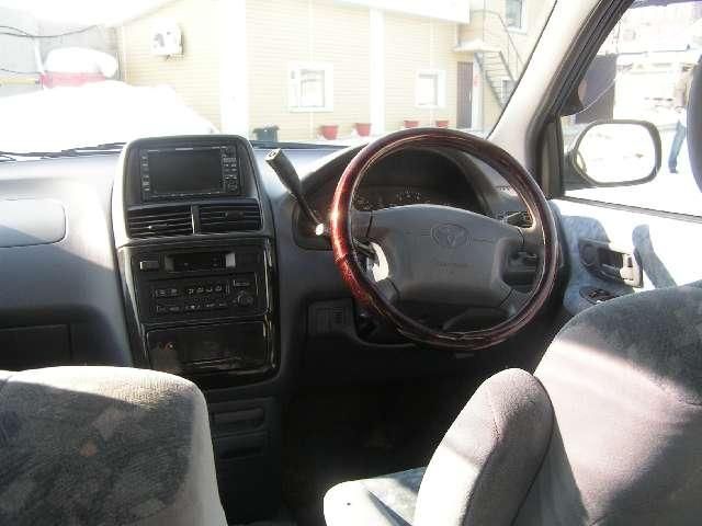2000 Toyota Ipsum