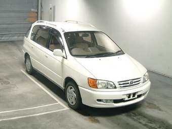 2000 Toyota Ipsum