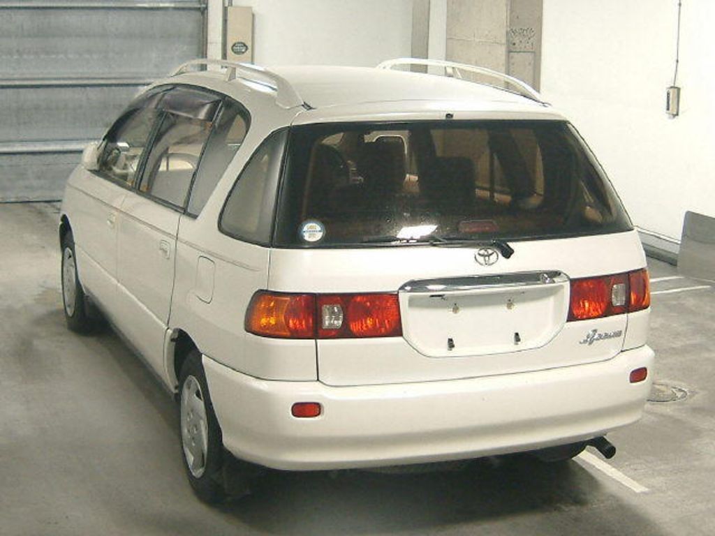 2000 Toyota Ipsum