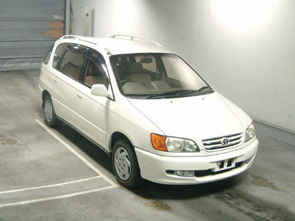 2000 Toyota Ipsum