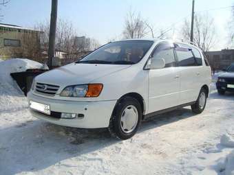 2000 Toyota Ipsum
