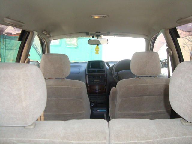 2000 Toyota Ipsum