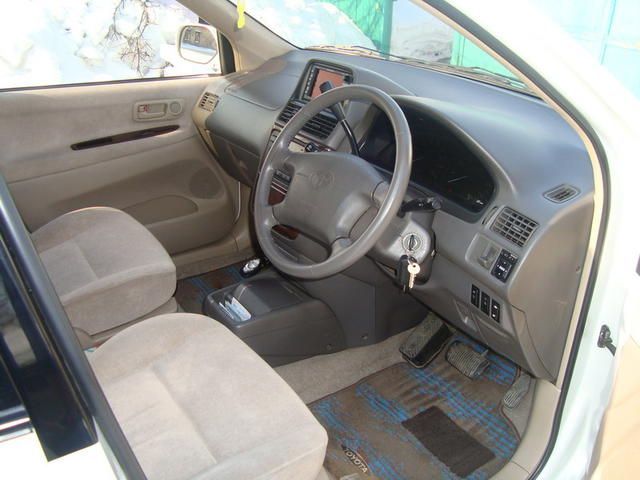 2000 Toyota Ipsum