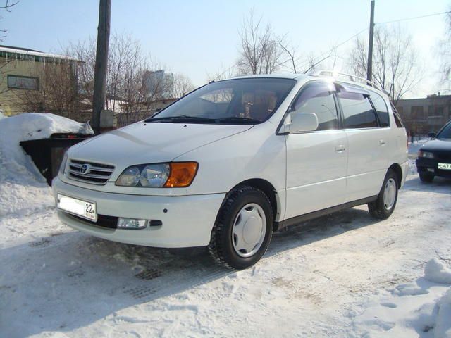 2000 Toyota Ipsum