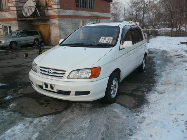 2000 Toyota Ipsum