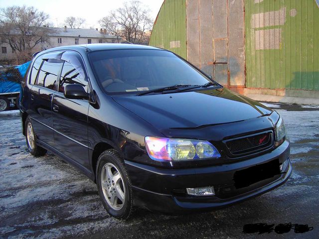 2000 Toyota Ipsum