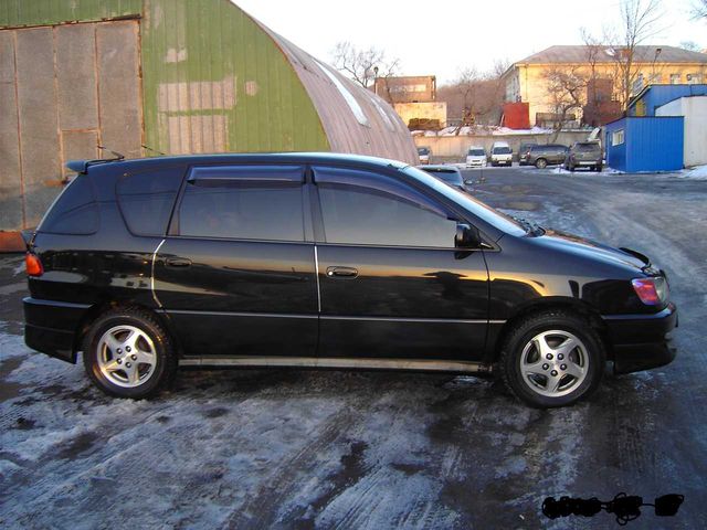 2000 Toyota Ipsum