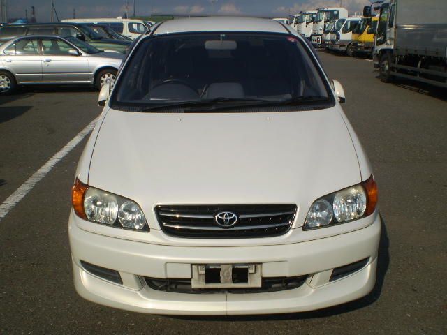 2000 Toyota Ipsum