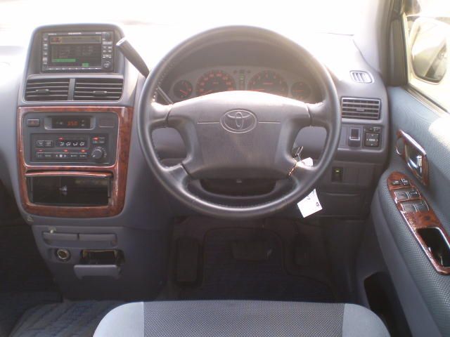 2000 Toyota Ipsum