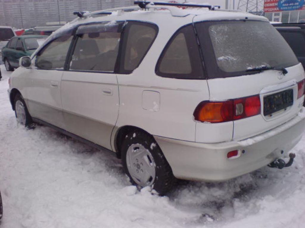 2000 Toyota Ipsum